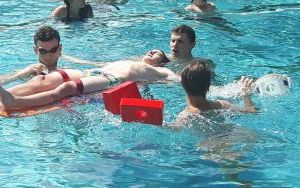 Pokaz ratownictwa na basenie letnim (1)