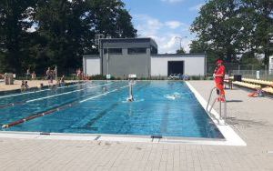 Pokaz ratownictwa na basenie letnim (4)