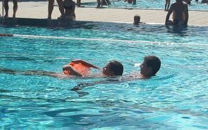 Pokaz ratownictwa na basenie letnim (9)