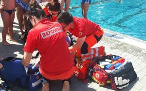 Pokaz ratownictwa na basenie letnim (16)