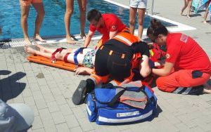 Pokaz ratownictwa na basenie letnim (19)