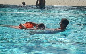Pokaz ratownictwa na basenie letnim (21)
