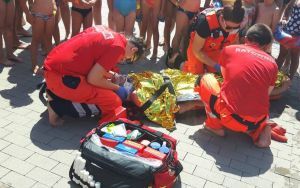 Pokaz ratownictwa na basenie letnim (24)